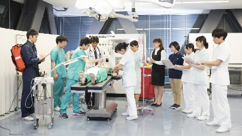 大阪医専 救急から看護、リハビリ、福祉まで幅広い職種で実践「チーム医療教育」