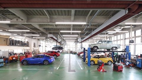 専門学校北海道自動車整備大学校 北海道で最大級！最新の実習場で学ぶ