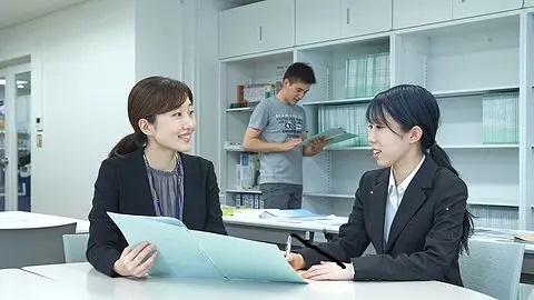 専門学校 東京ビジネス・アカデミー 就職活動担当教員が入学前から卒業後まで就職を徹底サポート!