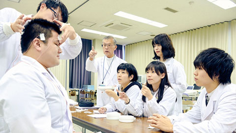大阪行岡医療専門学校長柄校 きめ細やかな指導と豊富な実習で実践力を磨き、高い国家試験合格率を誇ります。