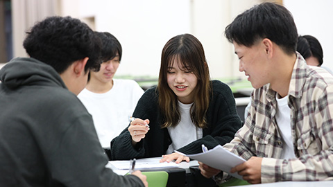 武蔵野学院大学 授業を通して、地域貢献　―「インターンシップ」、「ボランティア」