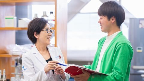 福岡歯科大学 学生と教員、同窓生の結束の強さは、福岡歯科大学の伝統のひとつです。