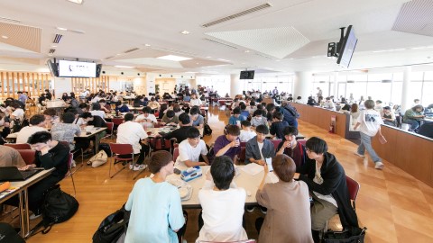 新潟国際情報大学 気分に合わせて選べる２つの学生食堂