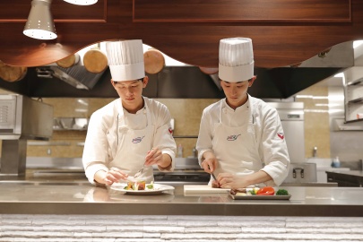 大阪調理製菓専門学校 毎日学生がつくる実習で「技術＋理論」を体で覚えるカリキュラム