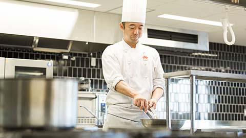東京山手調理師専門学校（日本料理・フランス料理・イタリア料理・中国料理・製菓・カフェ） 教員は全員が実務家教員　食業界のトップリーダたちが毎日指導します