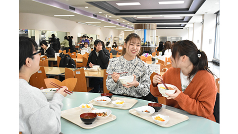 光塩学園女子短期大学 大学としては珍しい「給食」で食育を実践