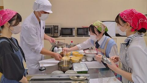 秋田栄養短期大学 「食生活と健康」をテーマに高校生向けの講座を実施