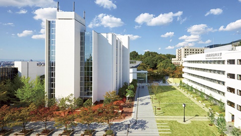 大阪経済法科大学 緑あふれる広大なキャンパスでじっくりと学ぶ【花岡キャンパス】