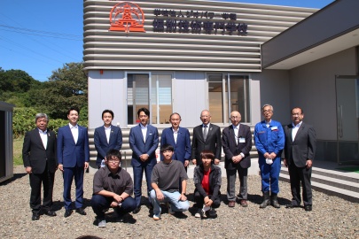 掘削技術専門学校 菅前総理、小泉元環境大臣らが脱炭素にも繋がる学校の視察として当学園にお越しいただきました。
