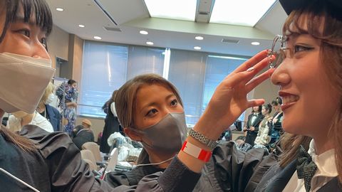 ビースタッフ メイクアップ ユニバーサル 福岡本校 在学中からプロの現場を経験し、卒業時には即戦力に!