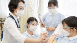取得可能な学位・資格・免許（日本赤十字九州国際看護大学）