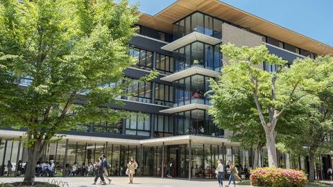 大谷大学 教室棟「慶聞館(きょうもんかん)」