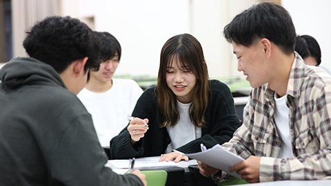 武蔵野学院大学 授業を通して、地域貢献 ―「インターンシップ」、「ボランティア」