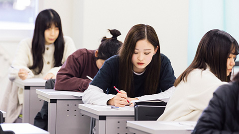 武蔵野短期大学 可能性を広げる各種資格にチャレンジ 小学校教諭二種免許状も!