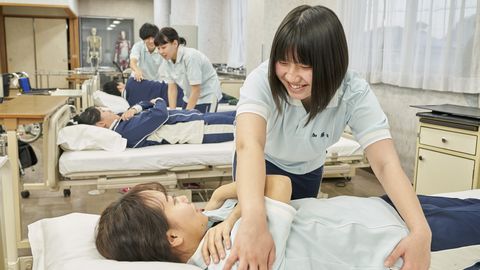 慈恵歯科医療ファッション専門学校 高齢社会にも対応したカリキュラムと資格取得!