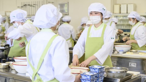 金沢学院短期大学 【食物栄養学科】幅広い分野で活躍できる栄養士を養成。