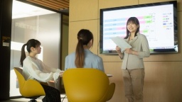 社会で必要な経営、情報、国際の力を養う３つのフィールド。フィールド横断で授業を受けられる（高崎商科大学短期大学部）