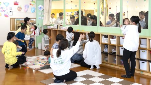 麻生医療福祉&保育専門学校 福岡校 学内保育園を併設。子どもと触れ合う時間が圧倒的に多い充実の環境で学べる!