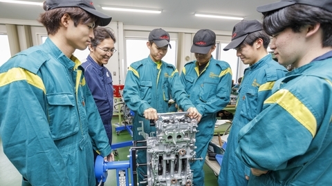 専門学校北海道自動車整備大学校 【企業連携授業】リアルな授業が豊富なHAC。