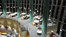 最先端の装置や設備を学生が自由に使える環境（高知工科大学）