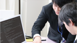充実した最新の開発、実習環境！さまざまなプラットフォームで開発学習（札幌情報ITクリエイター専門学校）
