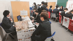 一人ひとりに向き合ったサポートで、就職率98.3％！*（同朋大学）