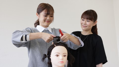 アミューズ美容専門学校 1学年 60名の少人数制!