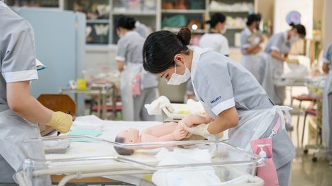 沖縄県立看護大学 公式Instagramで大学の取り組みや学生の活躍を配信中!