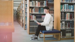 豊富な蔵書で学びをサポート（比治山大学）