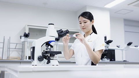 四日市看護医療大学 中部地方で唯一、臨床検査技師・細胞検査士の同時取得が可能です※