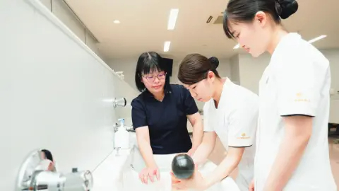 四日市看護医療大学 【看護学科】保健師、助産師の履修人数が多い!