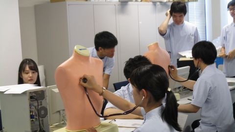 愛知医科大学 シミュレーションセンターで、実践的な教育の場を提供