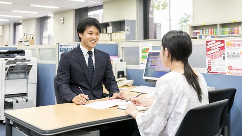 大阪経済大学 就職に強い大経大 ~段階的なキャリアサポートで“就業力”を育成します~