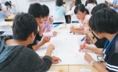 学部学科の垣根を越えた、全学共通の基礎教育「医療人底力教育」（鈴鹿医療科学大学）