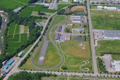 専門学校 北日本自動車大学校 オンオフ可能2,500mの本格テストコースを完備!