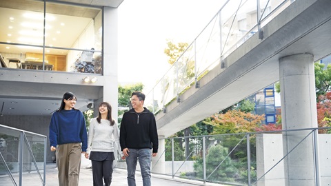 大手前短期大学 ライフデザイン総合学科｜興味や目標に応じて組み合わせて学ぶ「コース自由選択制」で基礎力と専門力を磨く