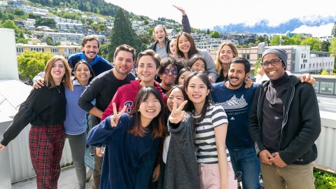ECC国際外語専門学校 世界中が教室になる。全員が在学中に海外経験!