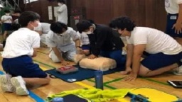 【救急救命士科】小学生に救命講習をしました。（新潟薬科大学附属医療技術専門学校）