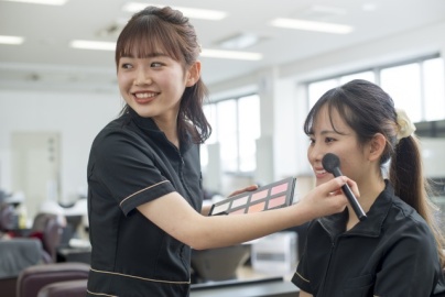 富山県理容美容専門学校 