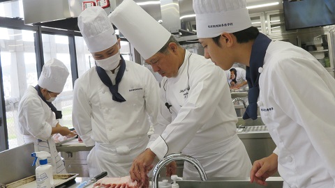 琉球調理製菓専門学校 