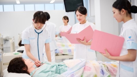 宝塚大学　看護学部（大阪梅田キャンパス） 看護は知識と技術と創造力。災害看護が学べることにも注目。