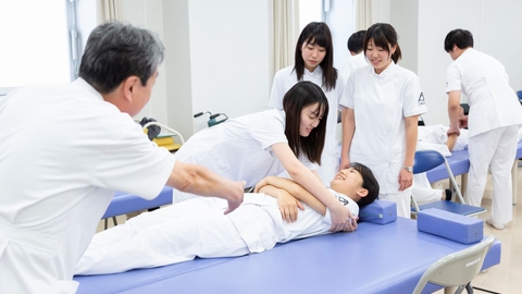 神戸国際大学 少人数担任制で学びを深め、品格と教養のある理学療法士を育成