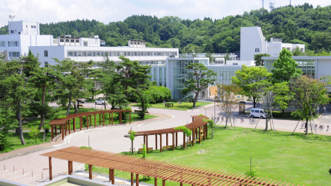秋田大学 Make your dreams come true.